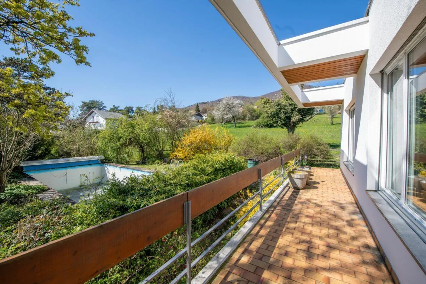 Vista Panoramica, terreno di 1'795 m² e casa unifamiliare di 7,5 stanze con potenziale straordinario - Foto 17 di 26