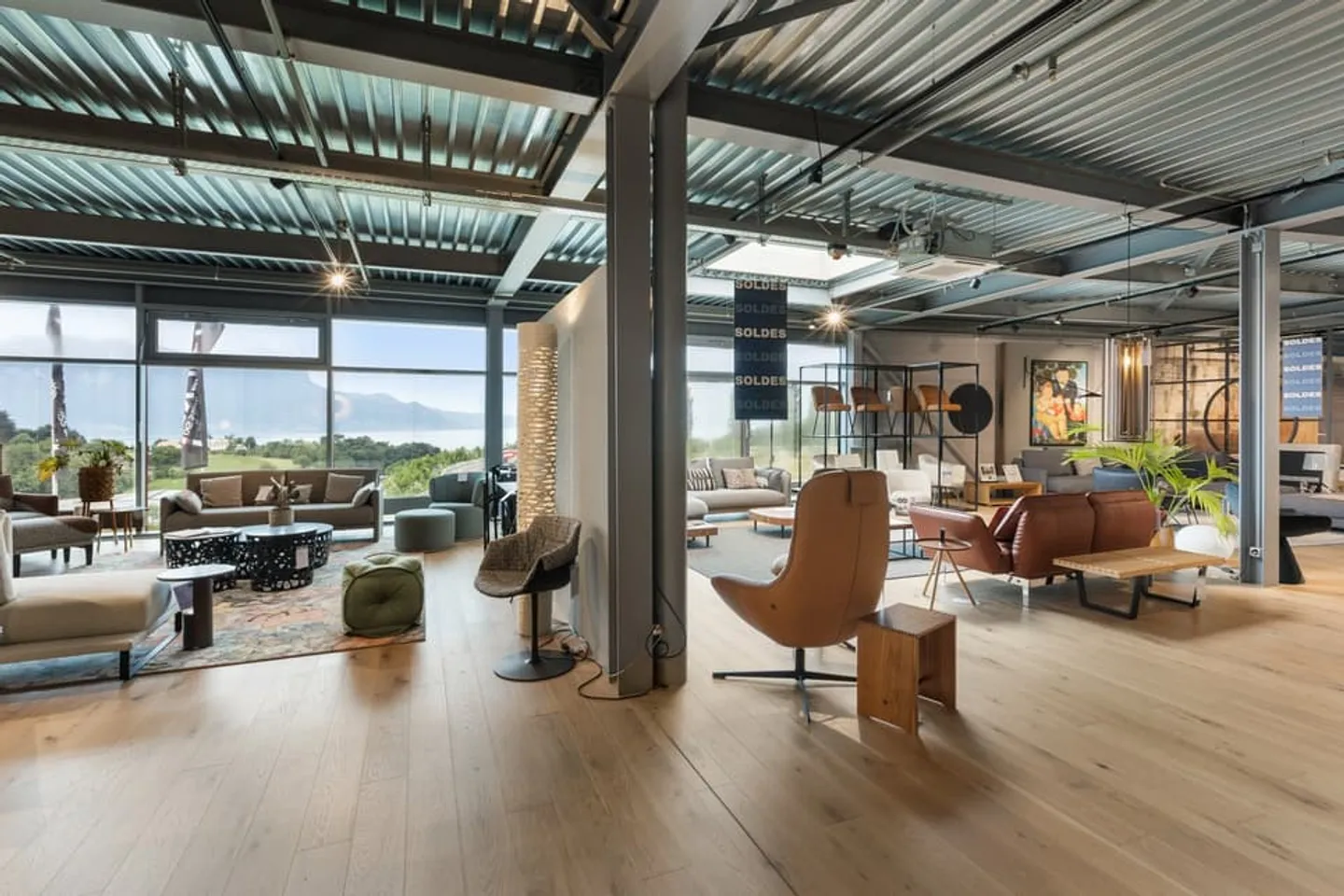 Commercial premises 685 m² in Saint-Légier with stunning lake view - Photo 8 of 12