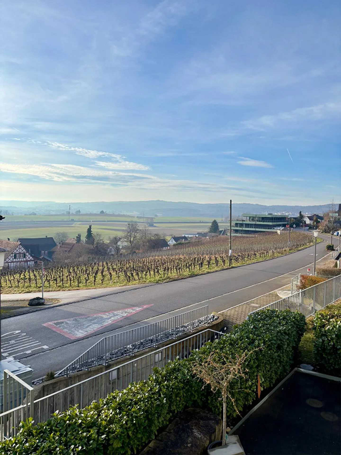 Appartement moderne dans le standard de propriété - Photo 2 sur 11