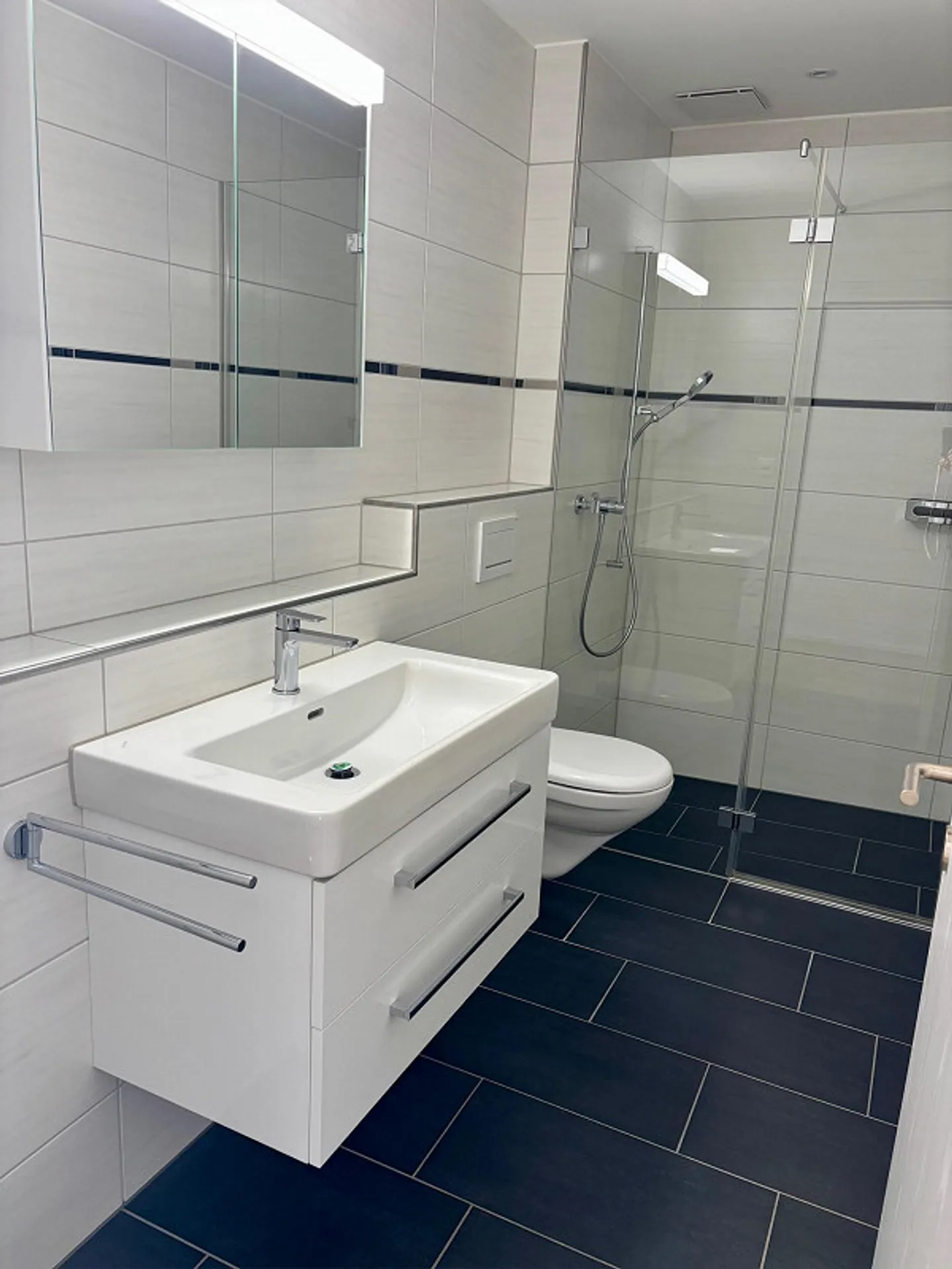 Appartement moderne dans le standard de propriété - Photo 5 sur 11