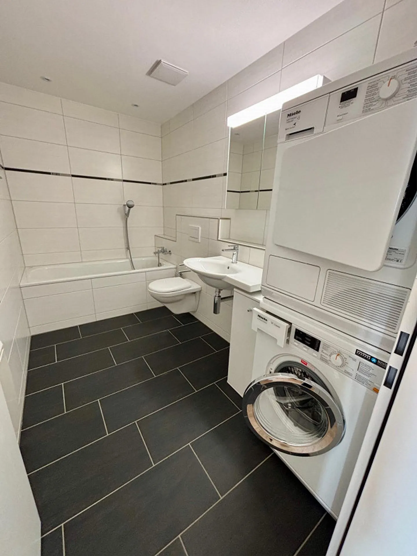 Appartement moderne dans le standard de propriété - Photo 6 sur 11