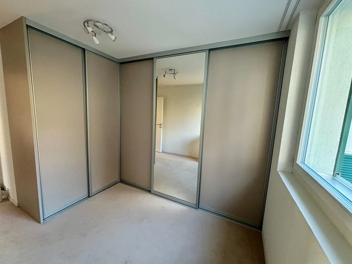 Appartement moderne dans le standard de propriété - Photo 10 sur 11