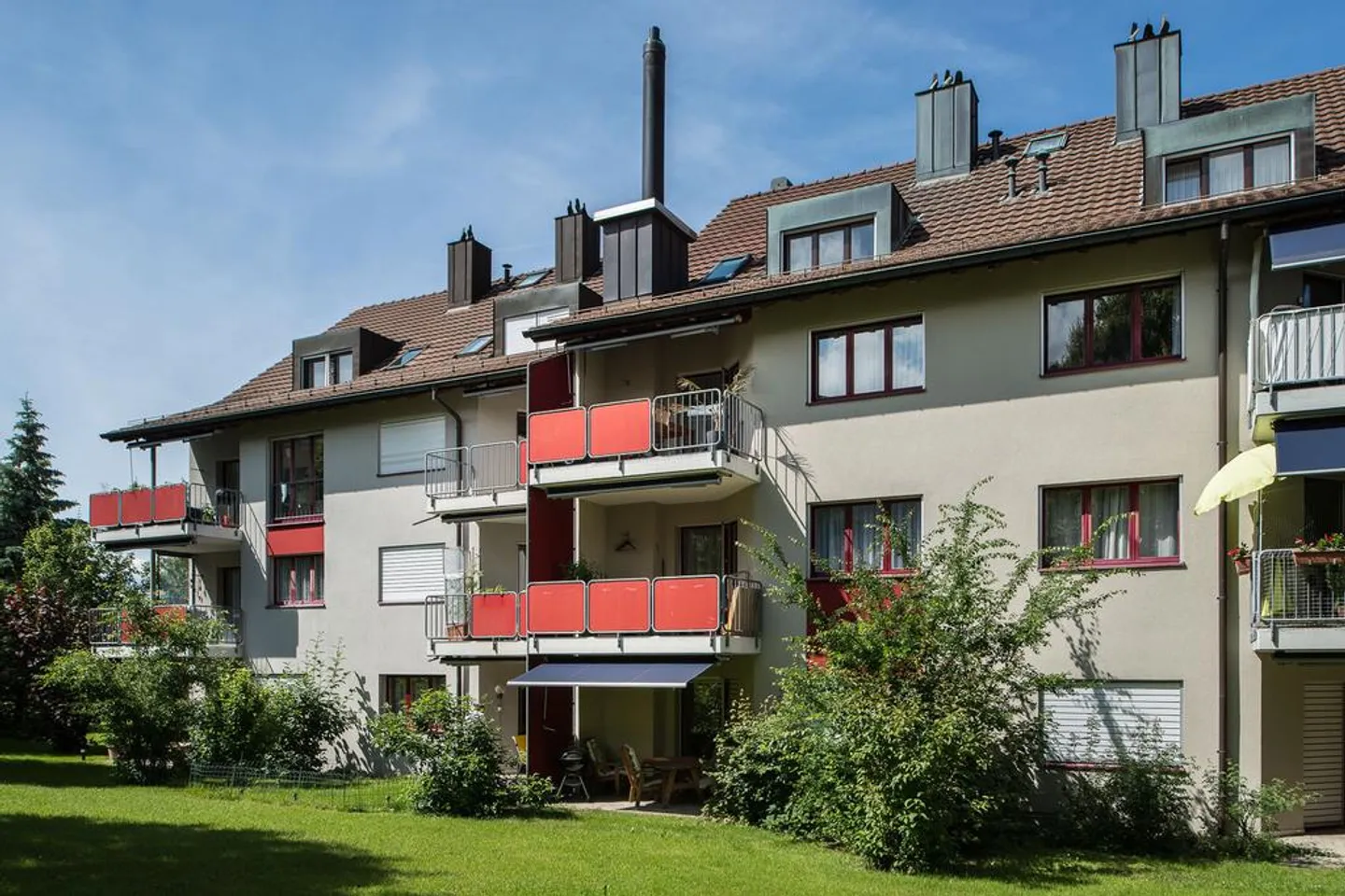 Charming apartment in a family-friendly neighborhood - Photo 1 of 7