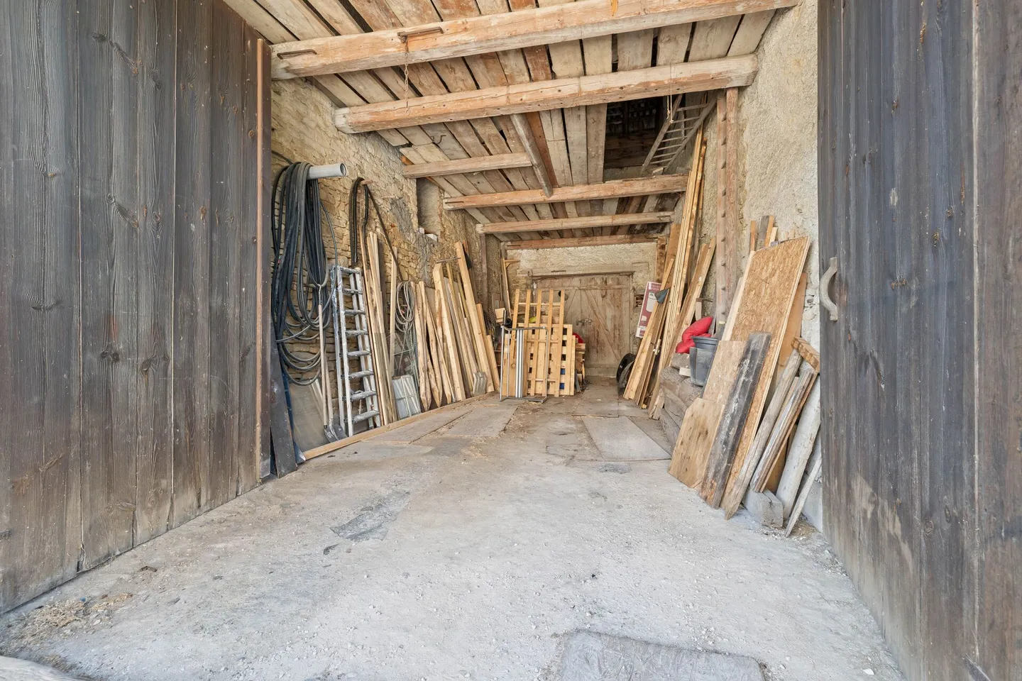 Edificio residenziale ed economico nel centro del villaggio da risvegliare - Foto 12 di 16