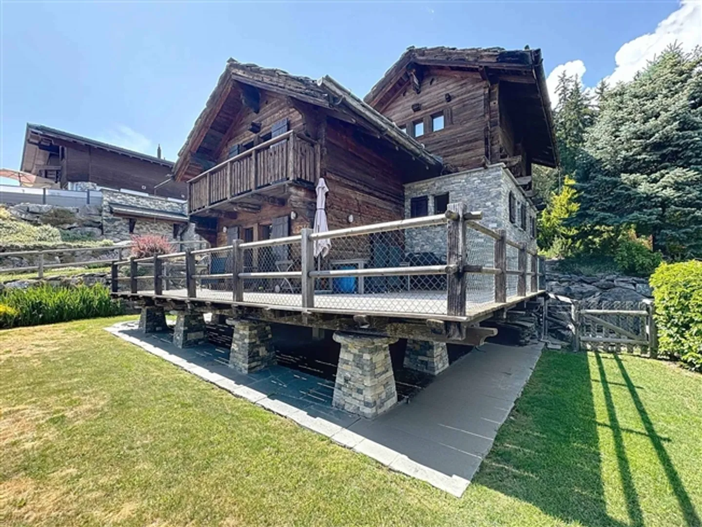 Beautiful property with outbuilding (mazot) and outdoor pool - Photo 10 of 13