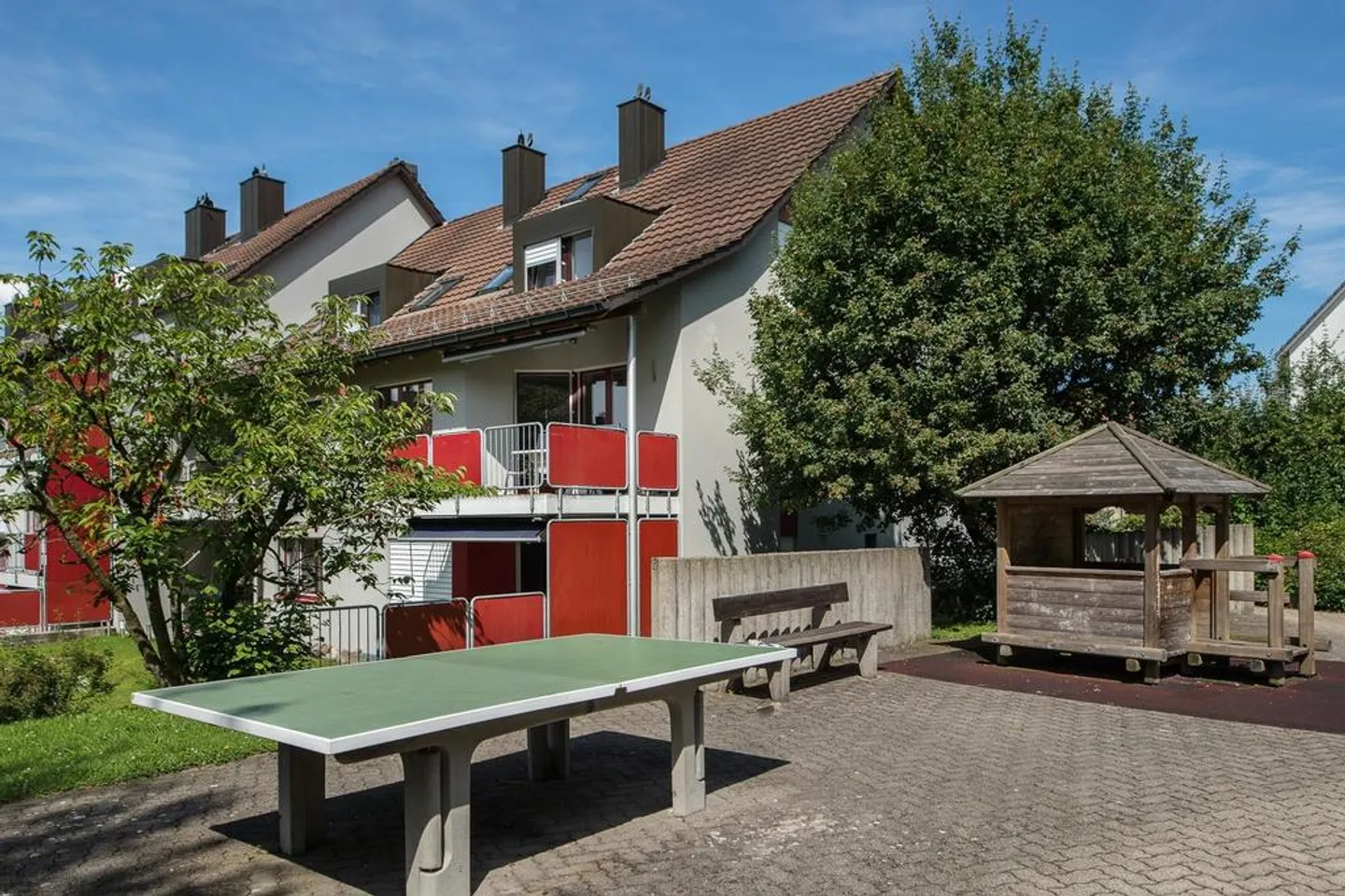 Charming apartment in a family-friendly neighborhood - Photo 5 of 7