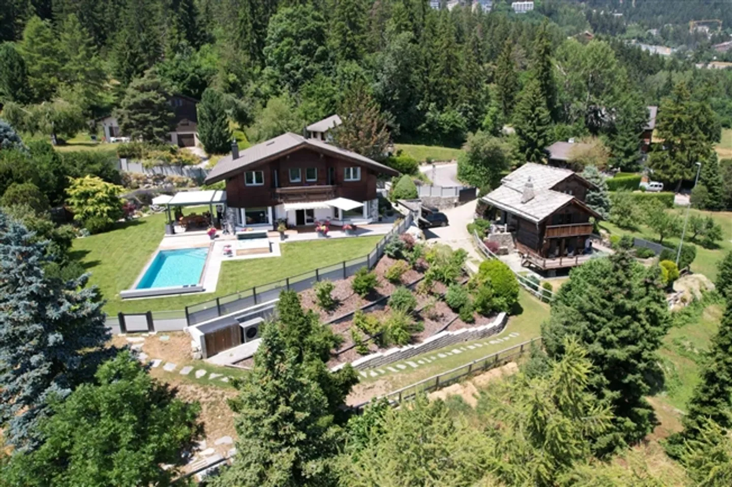 Beautiful property with outbuilding (mazot) and outdoor pool - Photo 1 of 13