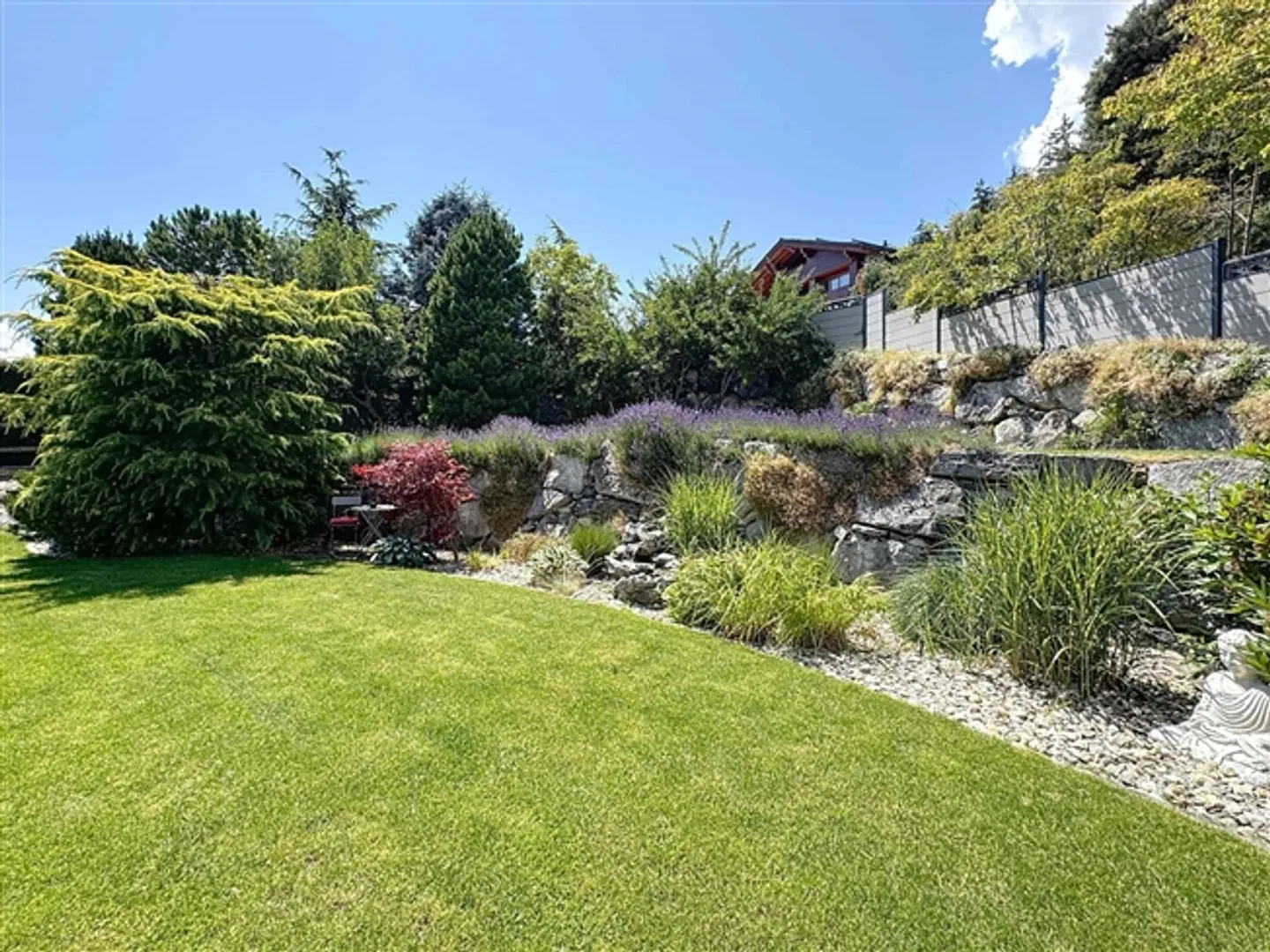 Beautiful property with outbuilding (mazot) and outdoor pool - Photo 5 of 13