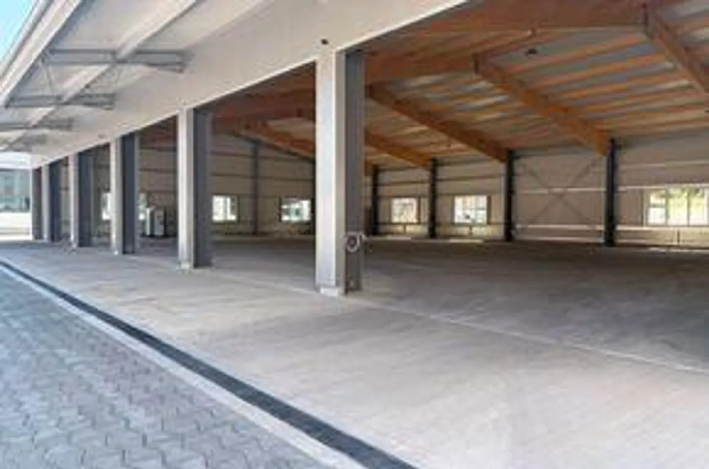 Boxes commerciaux Salle de stockage 25 x 7m H4.5m - Photo 2 sur 4