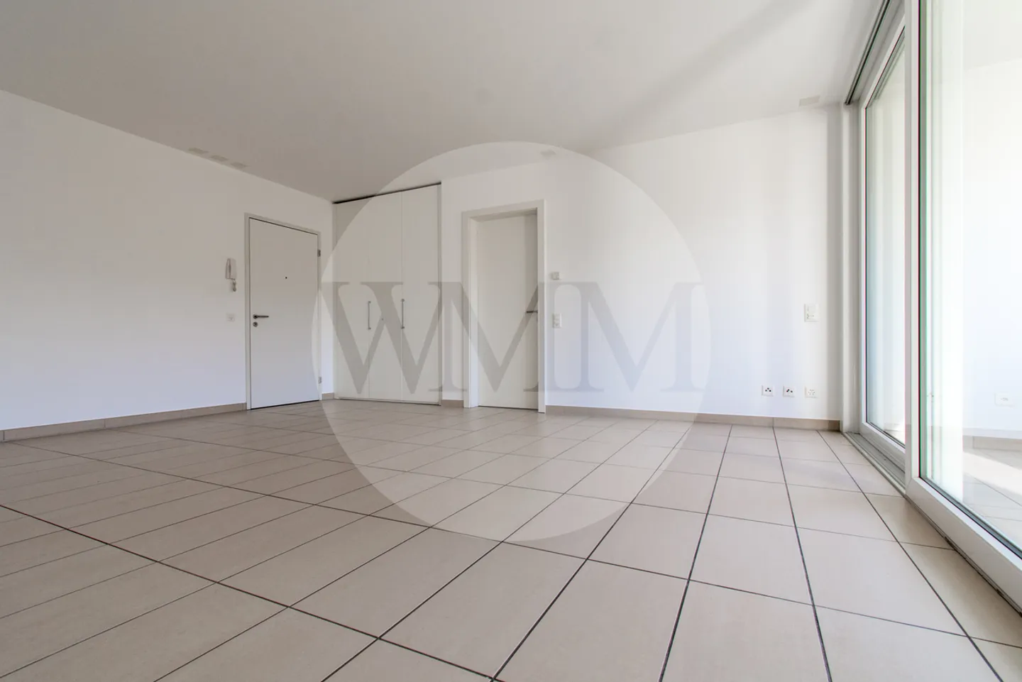 SPACIOUS AND BRIGHT 2.5 ROOMS - Photo 6 of 8