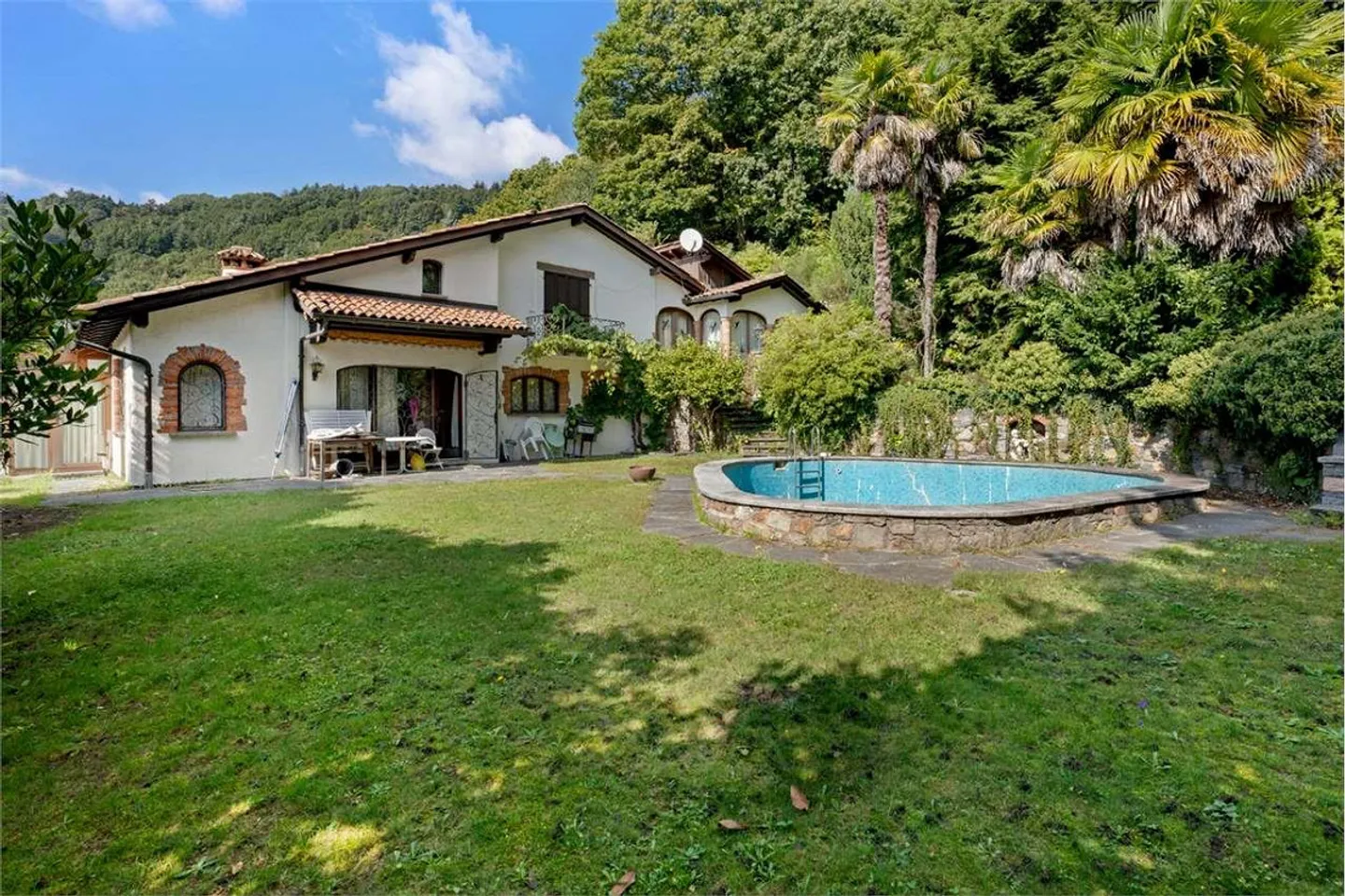 Villa to be renovated with independent apartment and land - Photo 8 of 13