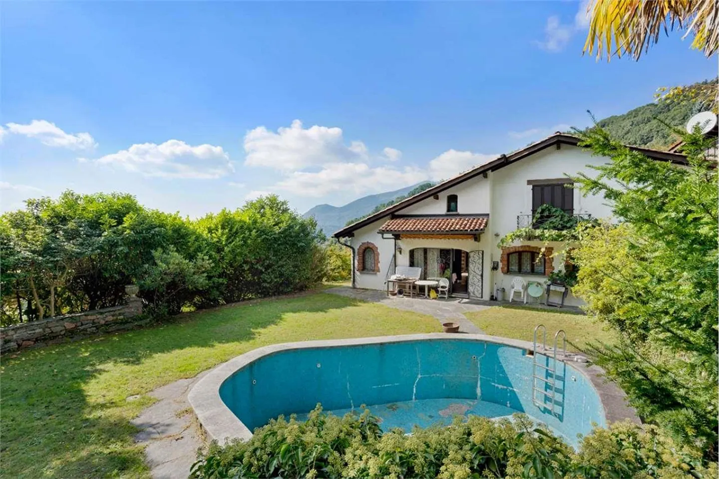 Villa to be renovated with independent apartment and land - Photo 9 of 13