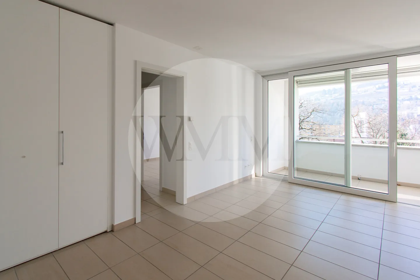 SPACIOUS AND BRIGHT 2.5 ROOMS - Photo 7 of 8