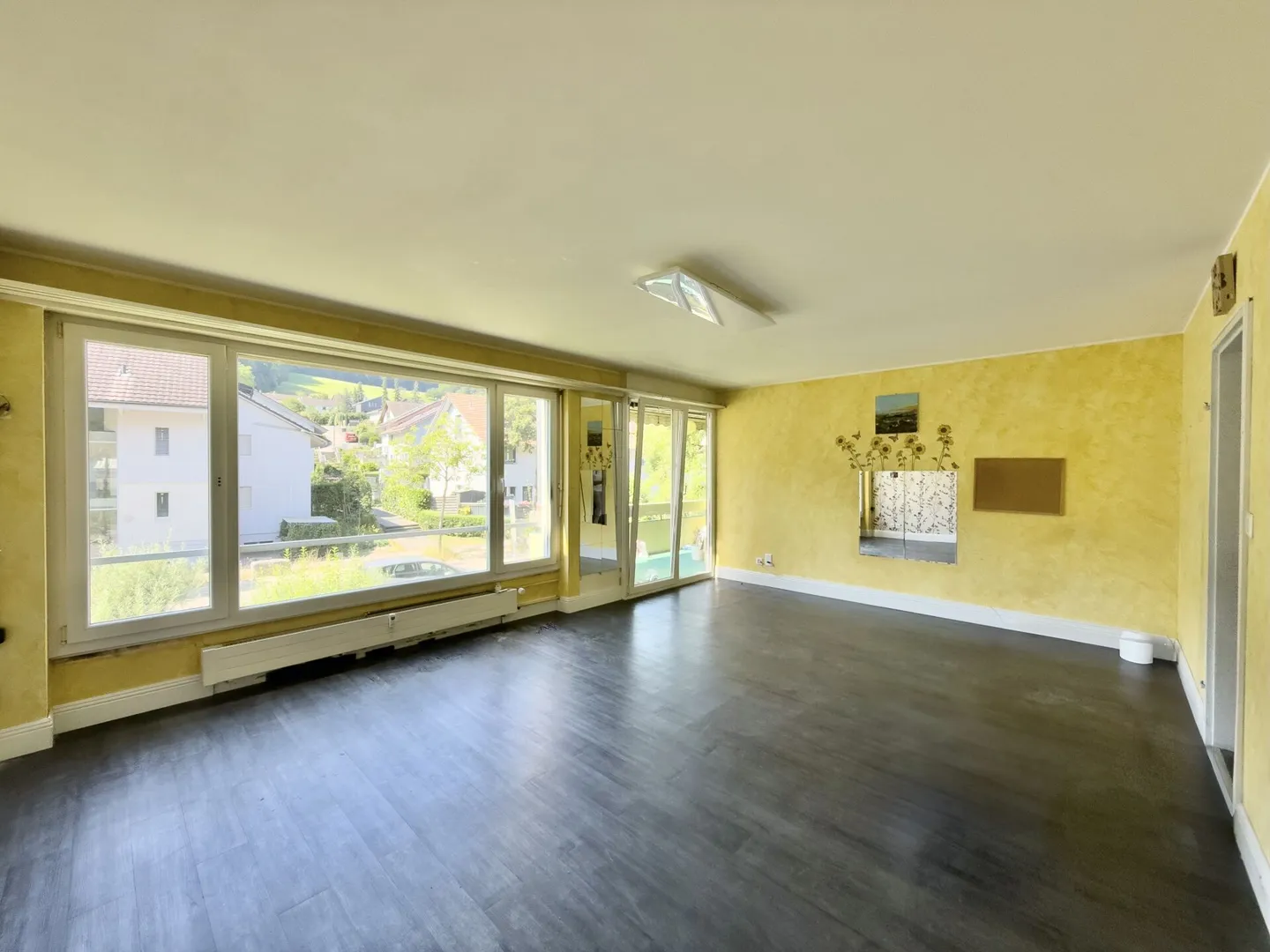 APPARTAMENTO LUMINOSO E TRANQUILLO A ITINGEN CON GIARDINO, AREA BARBECUE E GARAGE - Foto 5 di 8