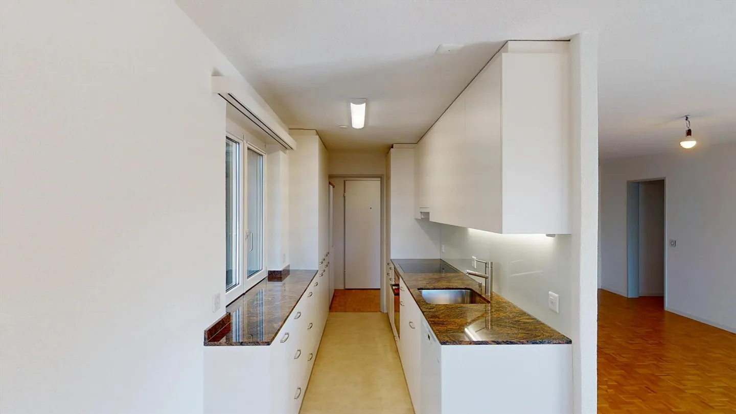 Freshly renovated & bright - Photo 2 of 10