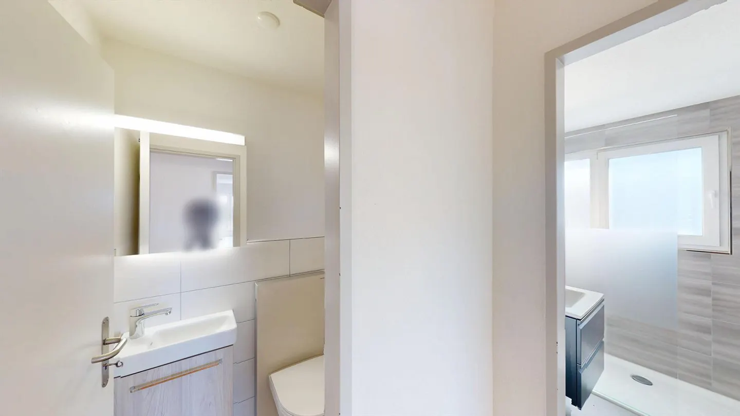Freshly renovated & bright - Photo 8 of 10