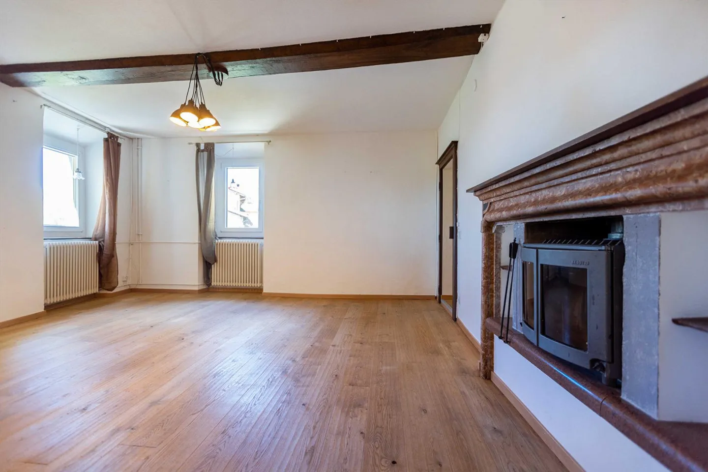 Large core house with 7 rooms renovated in Aranno - Photo 3 of 9