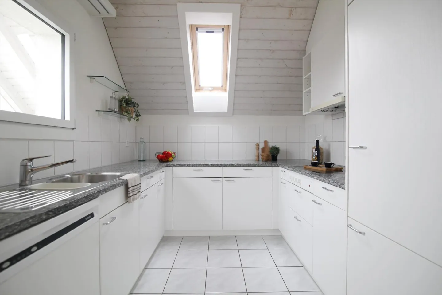 Maisonette apartment with plenty of space! - Photo 3 of 7