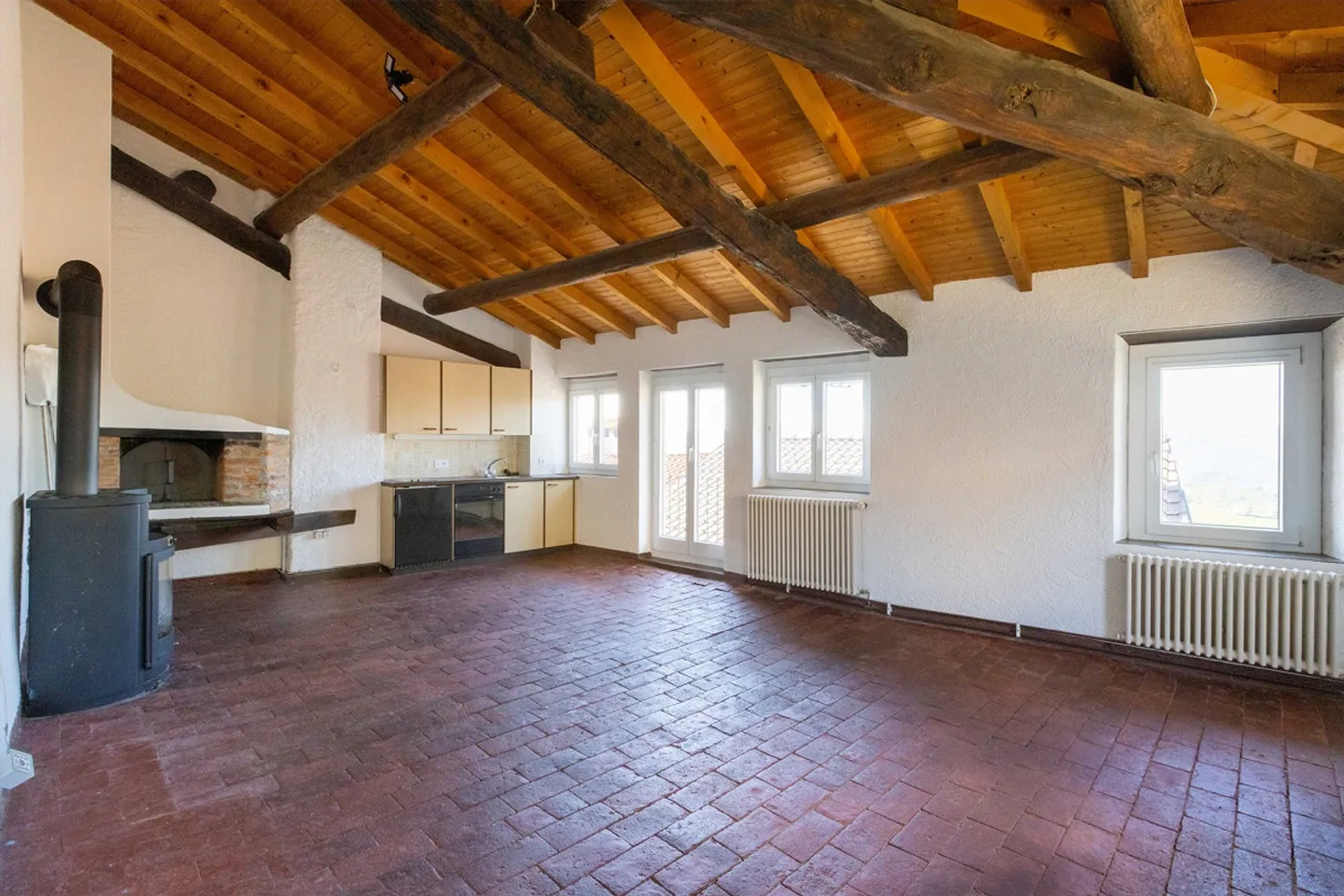 Large core house with 7 rooms renovated in Aranno - Photo 1 of 9