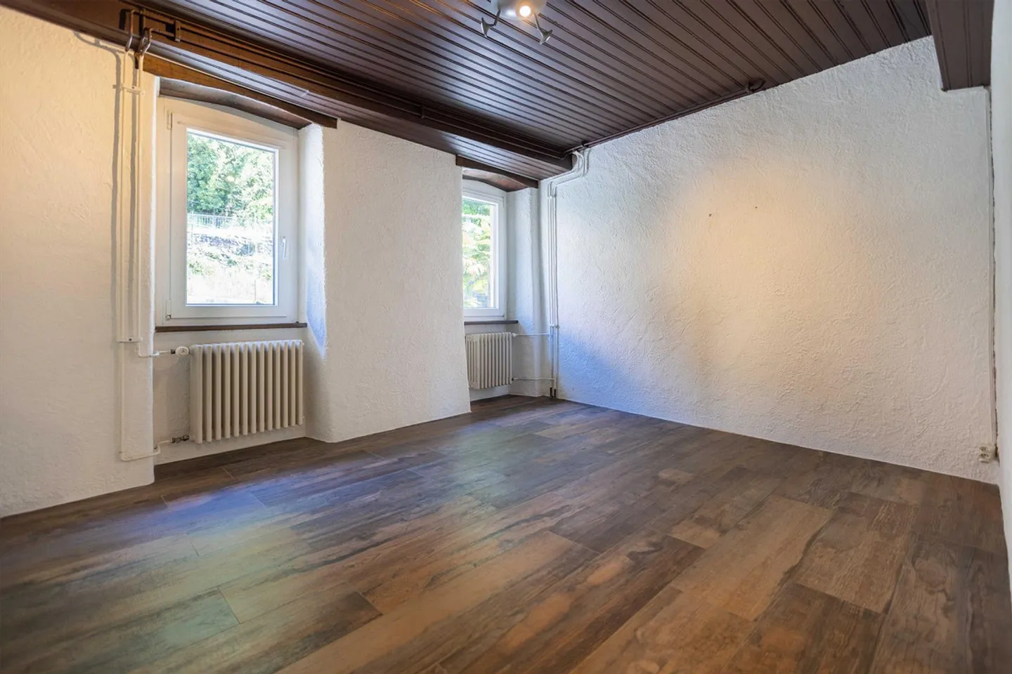 Large core house with 7 rooms renovated in Aranno - Photo 5 of 9