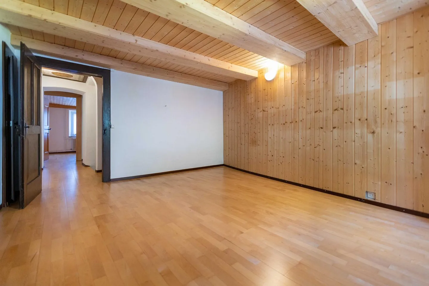 Large core house with 7 rooms renovated in Aranno - Photo 7 of 9