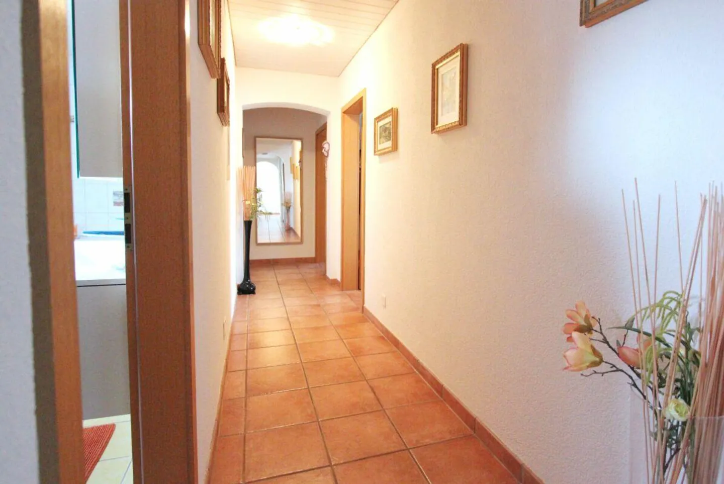 Ampio appartamento di 5,5 stanze direttamente al confine con Frenkendorf - Foto 5 di 13