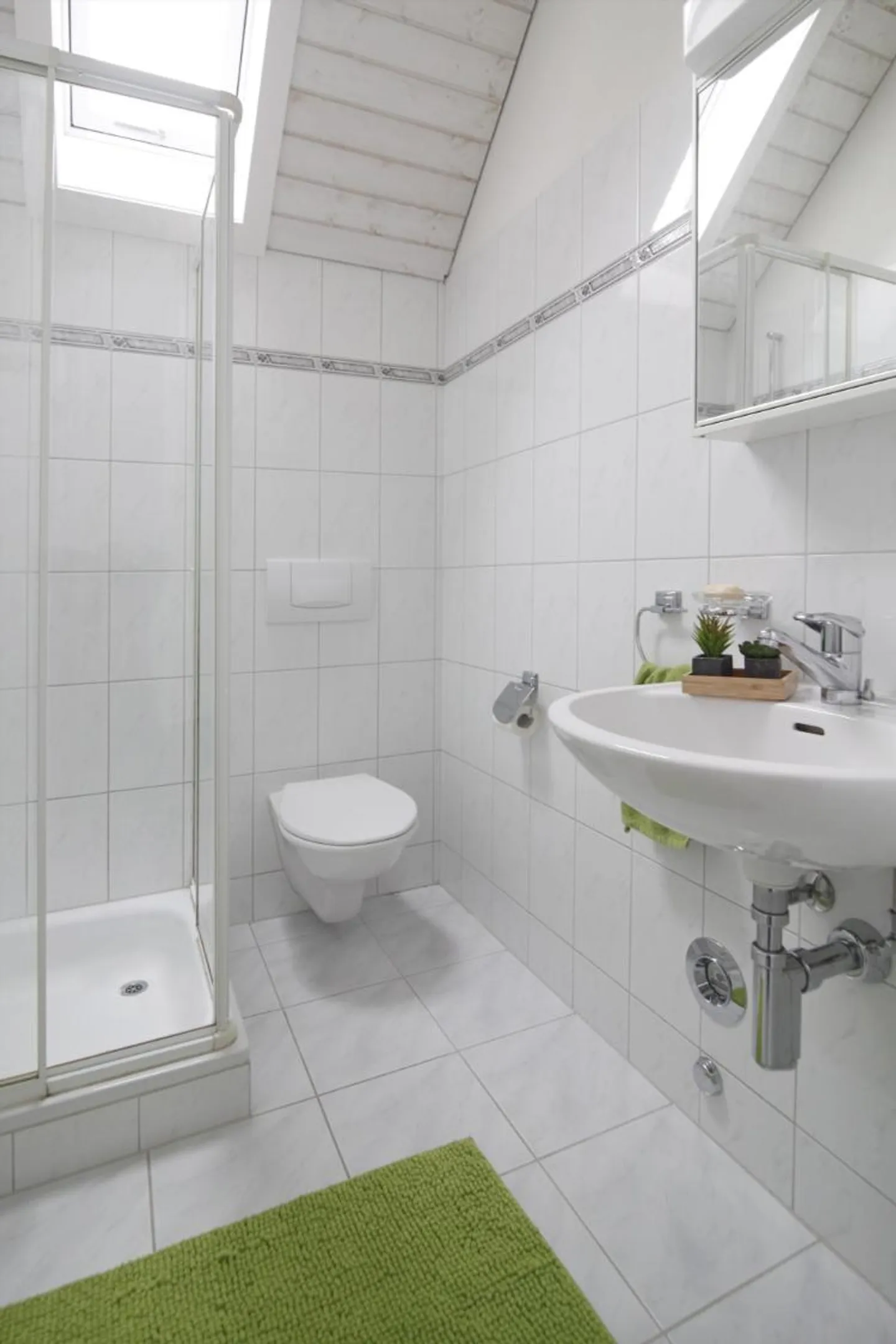 Maisonette apartment with plenty of space! - Photo 4 of 7