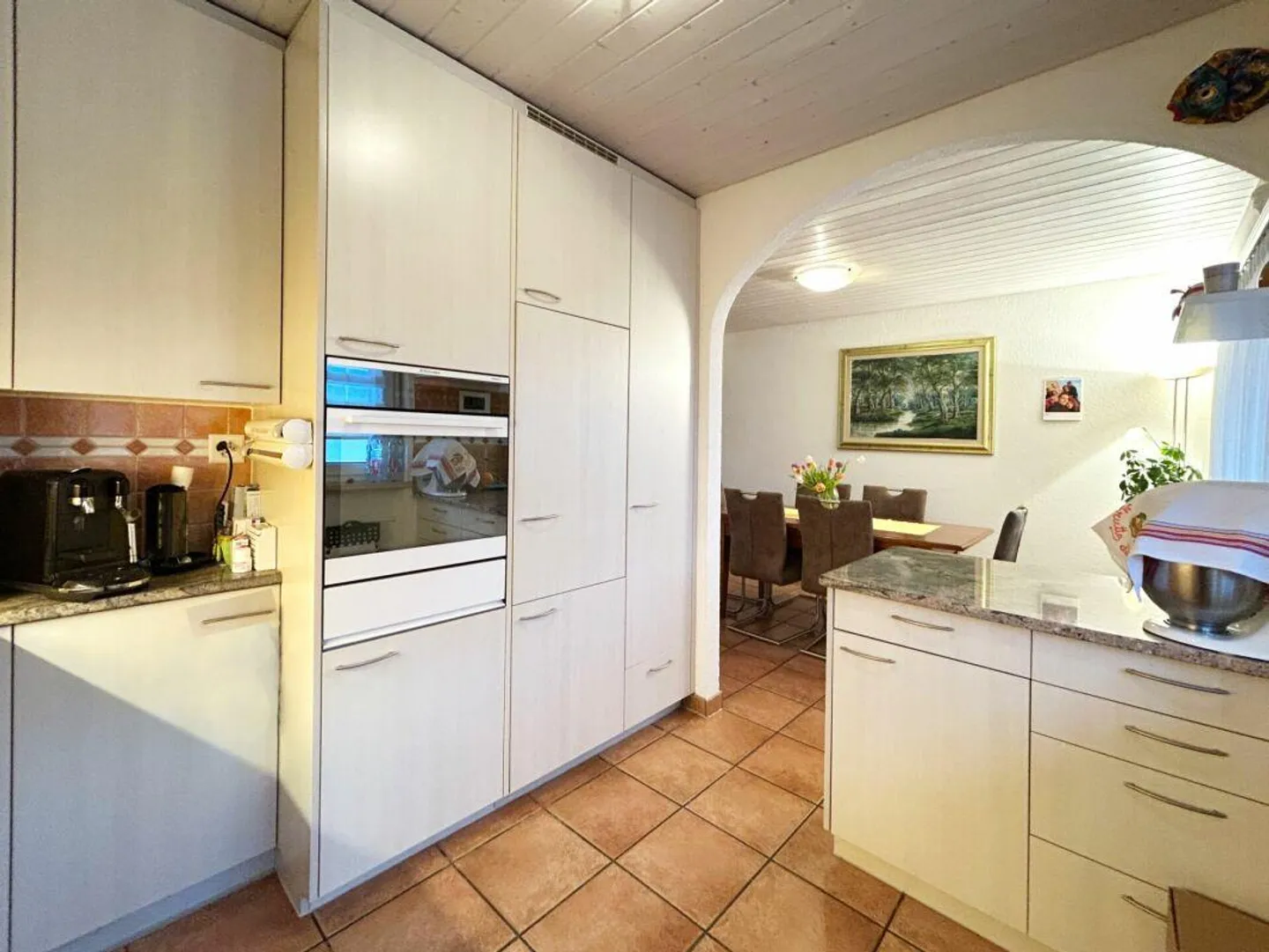 Ampio appartamento di 5,5 stanze direttamente al confine con Frenkendorf - Foto 9 di 13