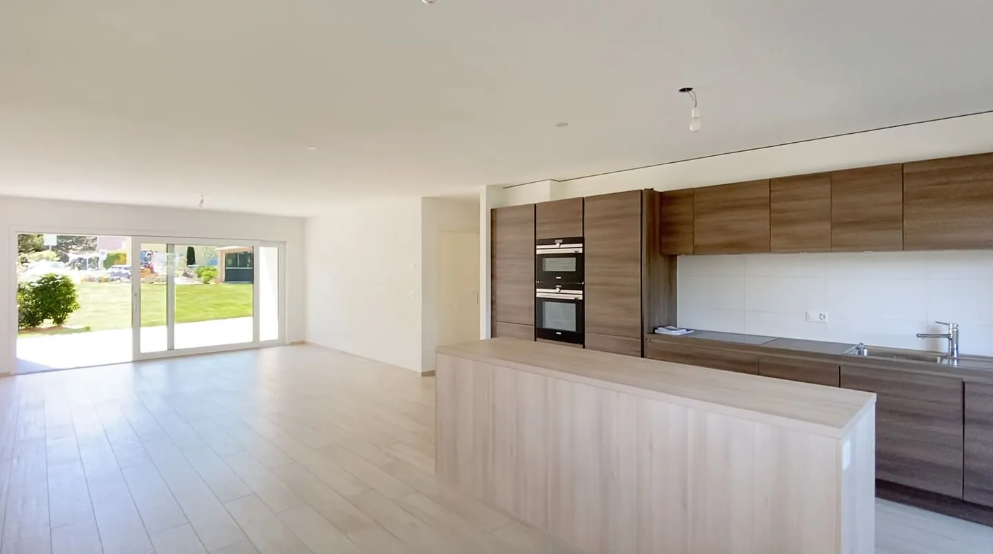 CONTEMPORARY AND BRIGHT HIGH-STANDARD APARTMENT WITH LARGE TERRACE - LOT B2 - Photo 2 of 7