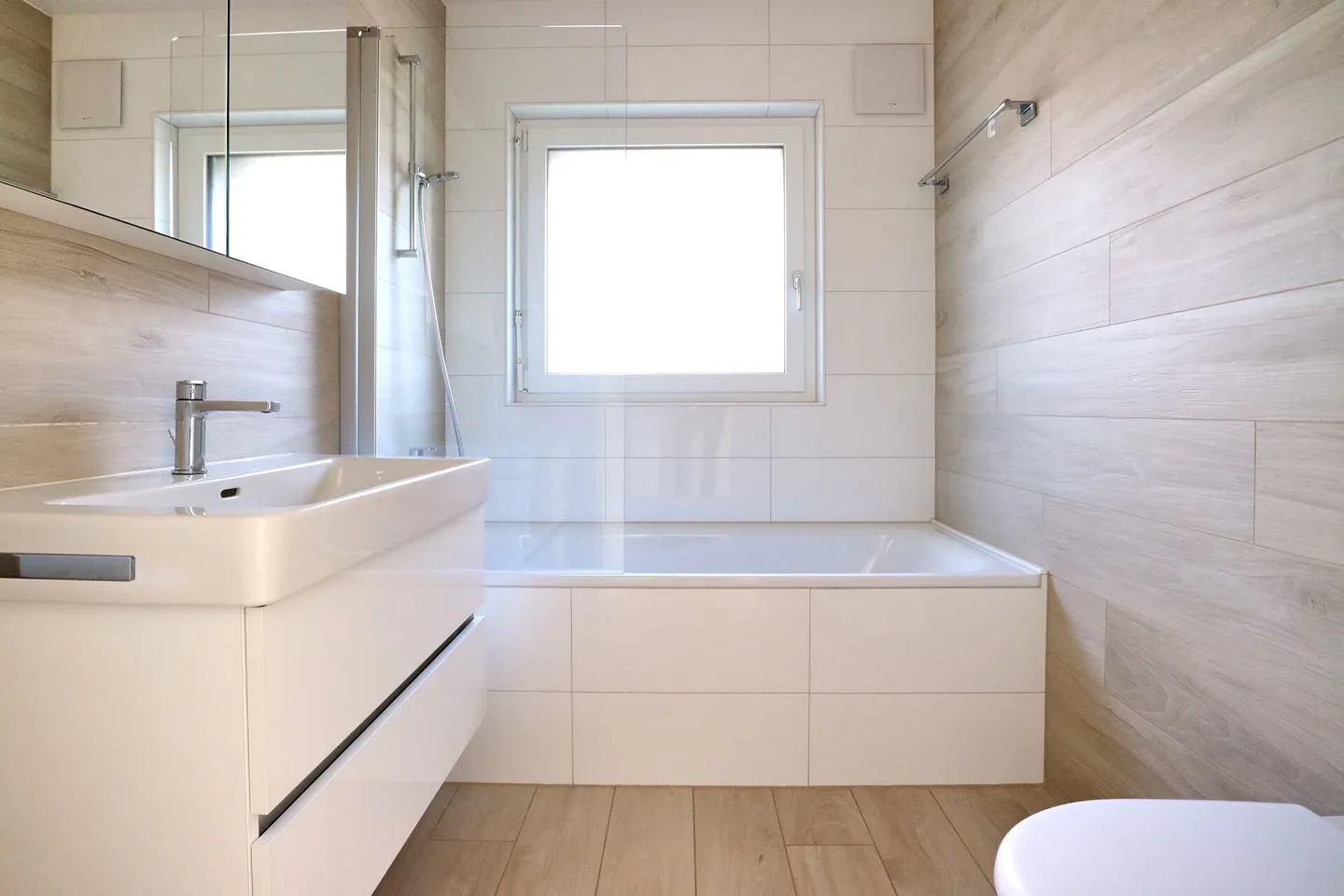 CONTEMPORARY AND BRIGHT HIGH-STANDARD APARTMENT WITH LARGE TERRACE - LOT B2 - Photo 6 of 7