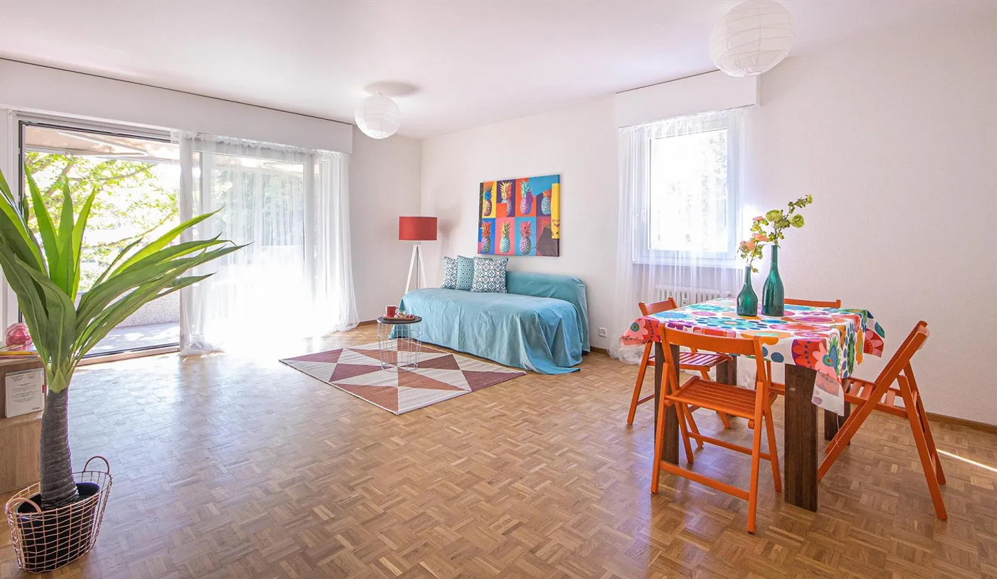 Gebäude, das im Grünen liegt - Foto 4 von 10