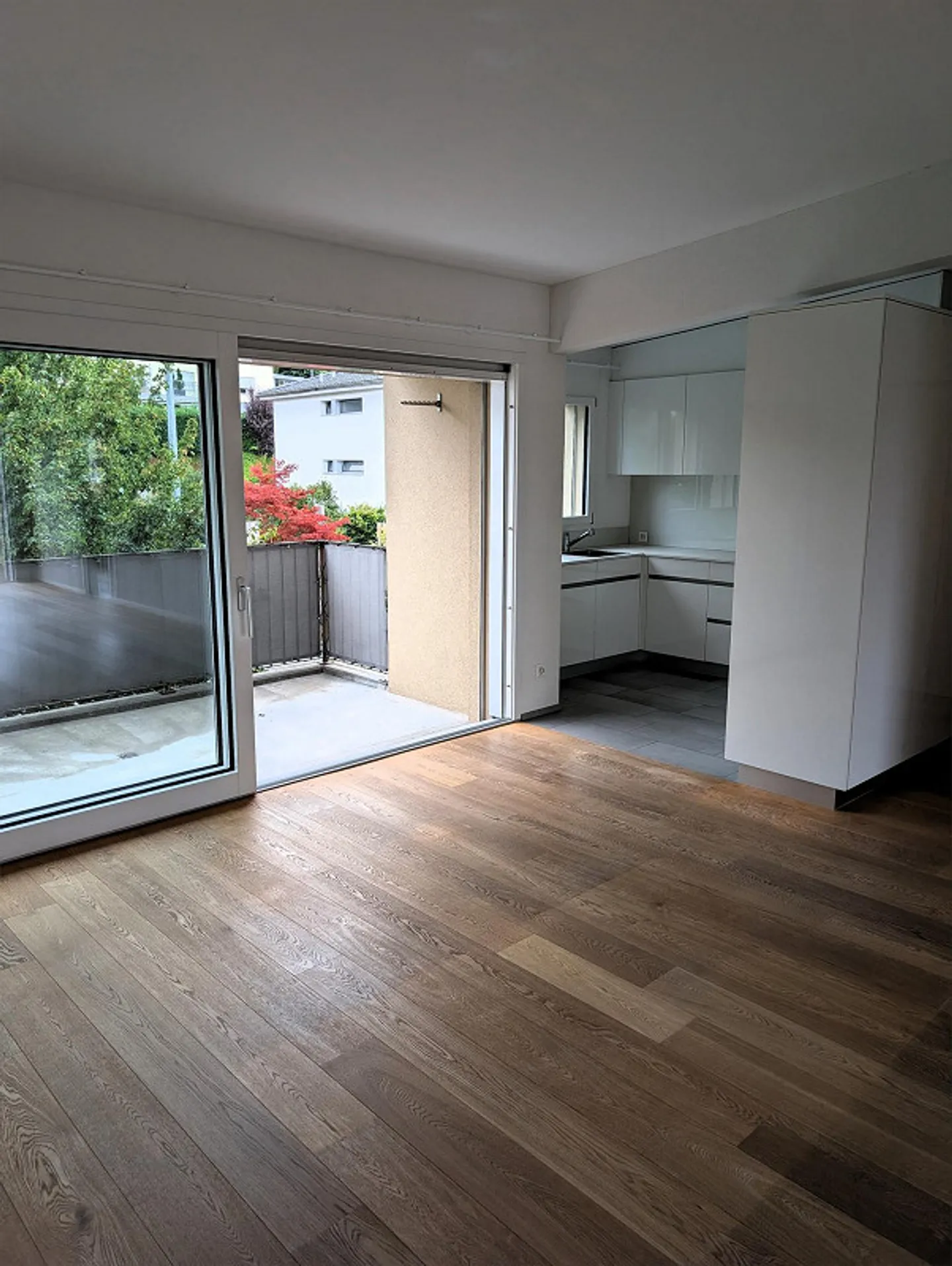Modern 4.5 room apartment with two balconies - Photo 2 of 11