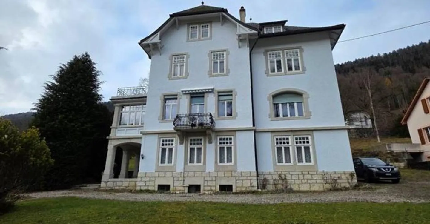 Maison de maître élégante à Sonvilier - Photo 1 sur 25