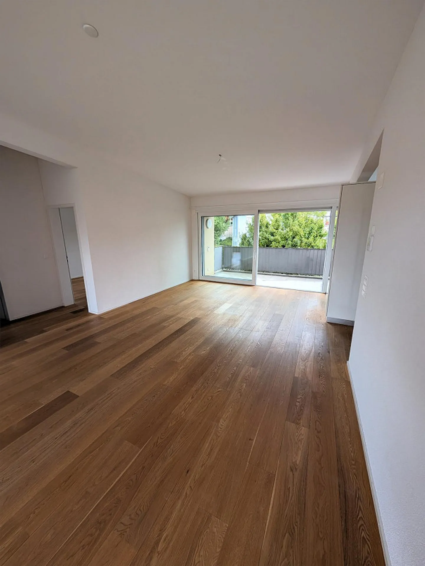 Modern 4.5 room apartment with two balconies - Photo 3 of 11