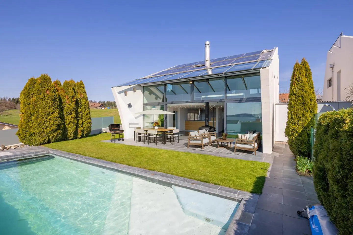 Gutenswil: Casa d'architetto elegante con piscina e vista panoramica - Foto 1 di 6