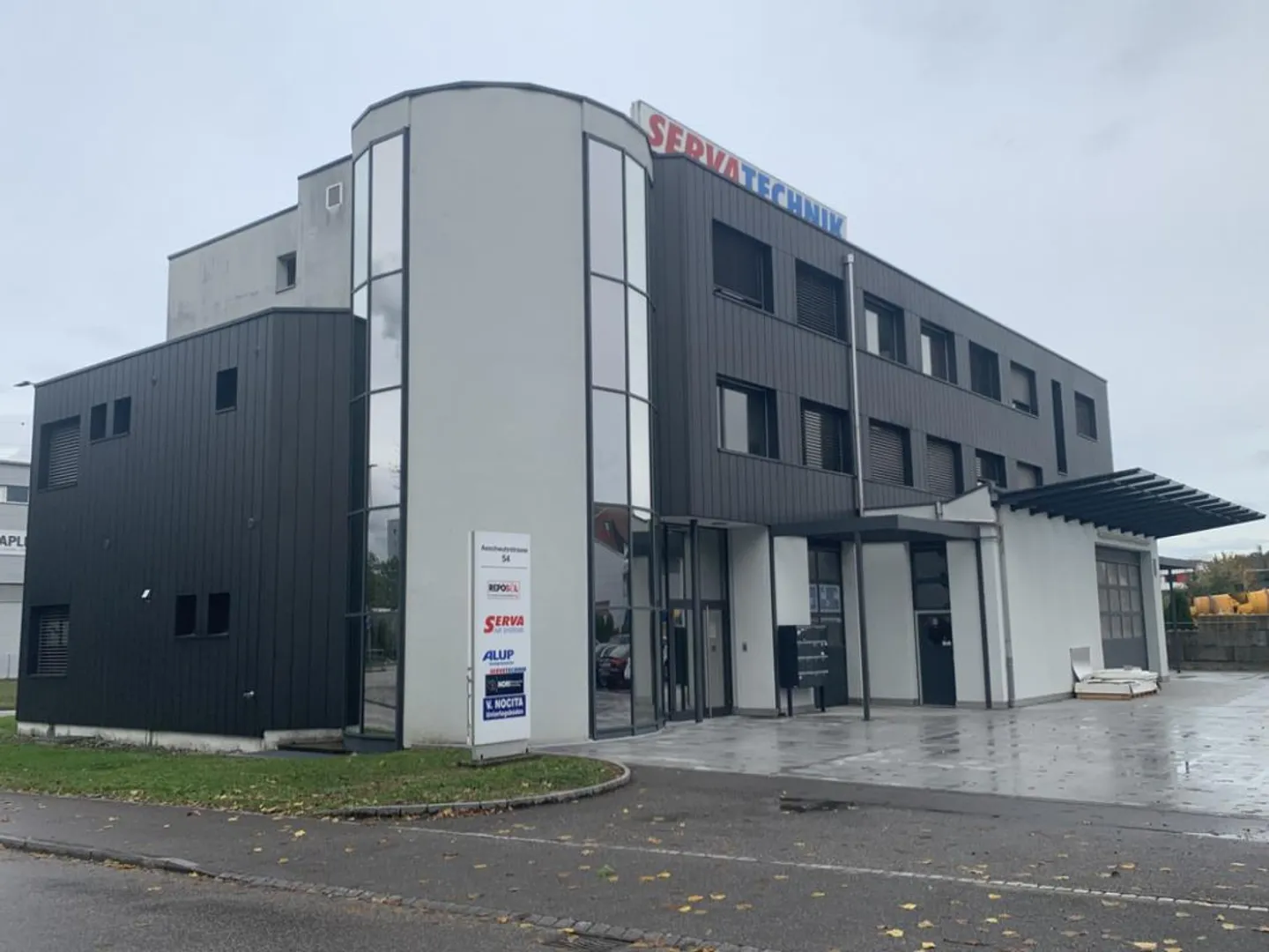 Spacious Storage Space Near Oftringen Highway Access - Photo 1 of 5