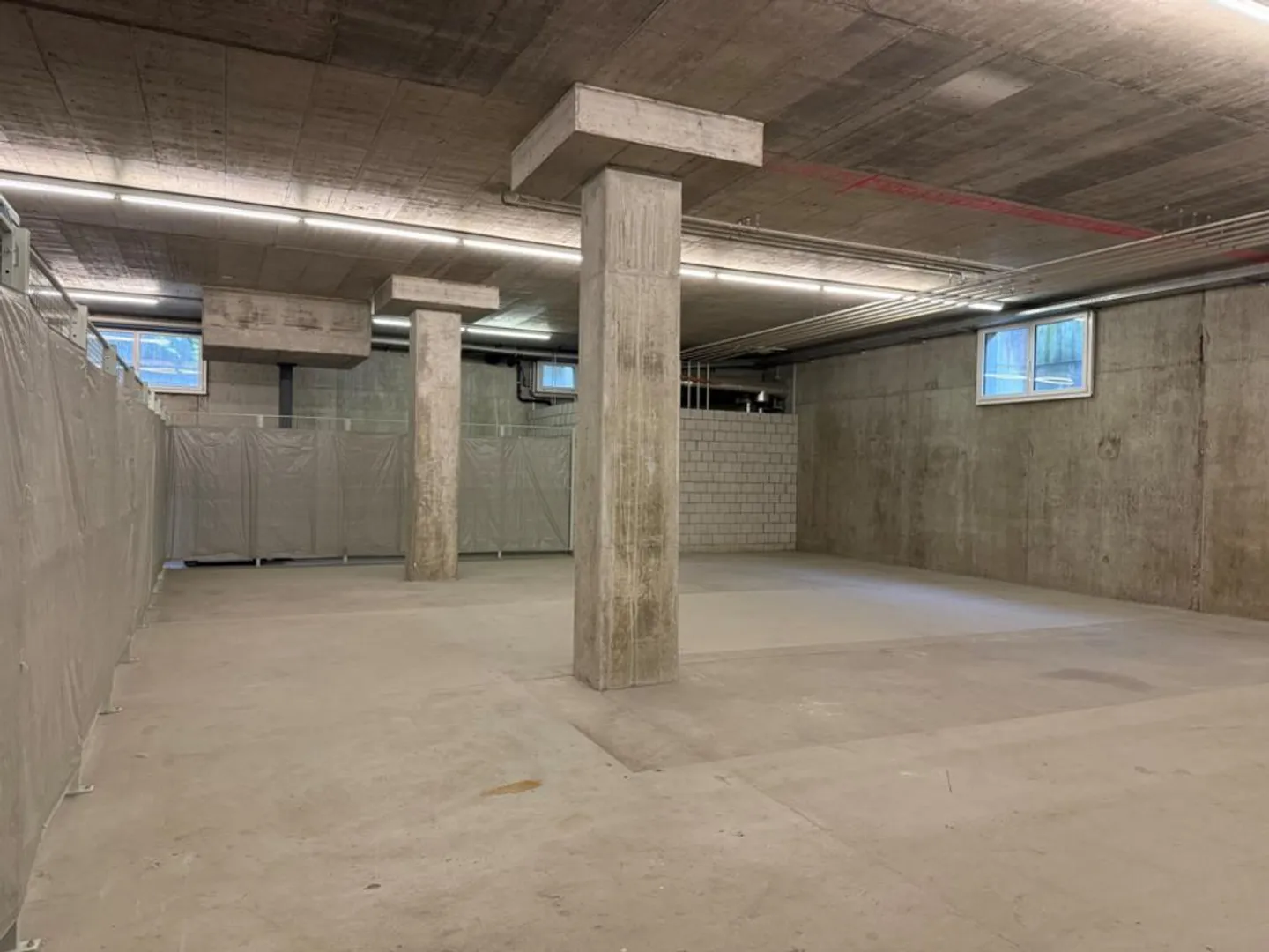 Spacious Storage Space Near Oftringen Highway Access - Photo 4 of 5