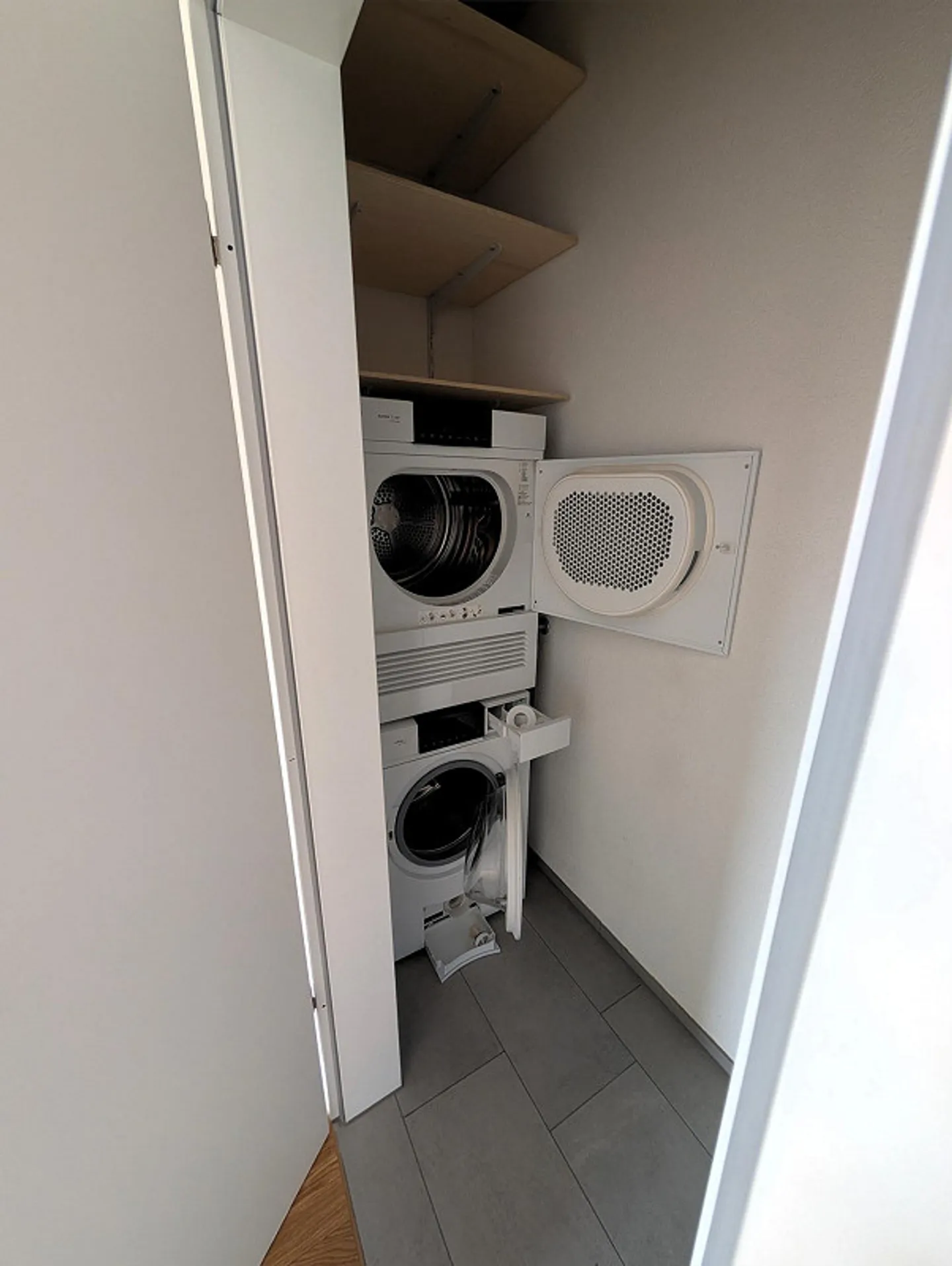 Modern 4.5 room apartment with two balconies - Photo 9 of 11