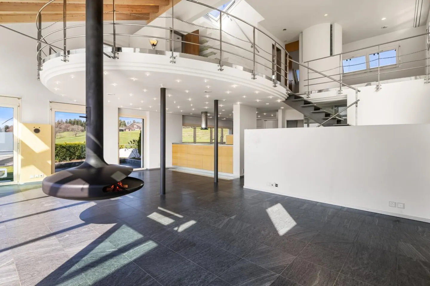 Gutenswil: Casa d'architetto elegante con piscina e vista panoramica - Foto 3 di 6