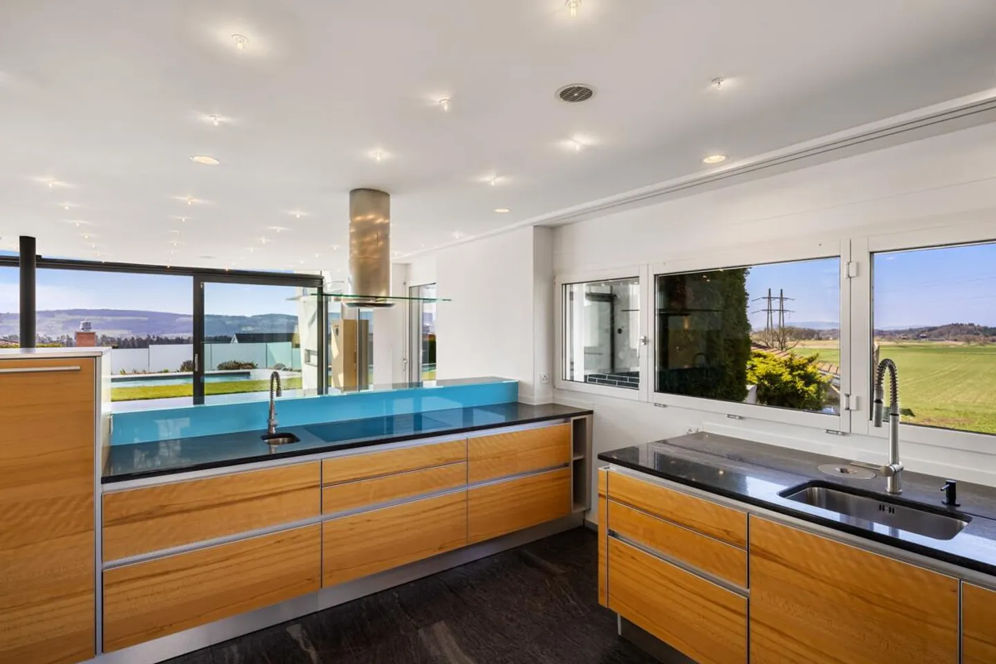 Gutenswil: Casa d'architetto elegante con piscina e vista panoramica - Foto 4 di 6