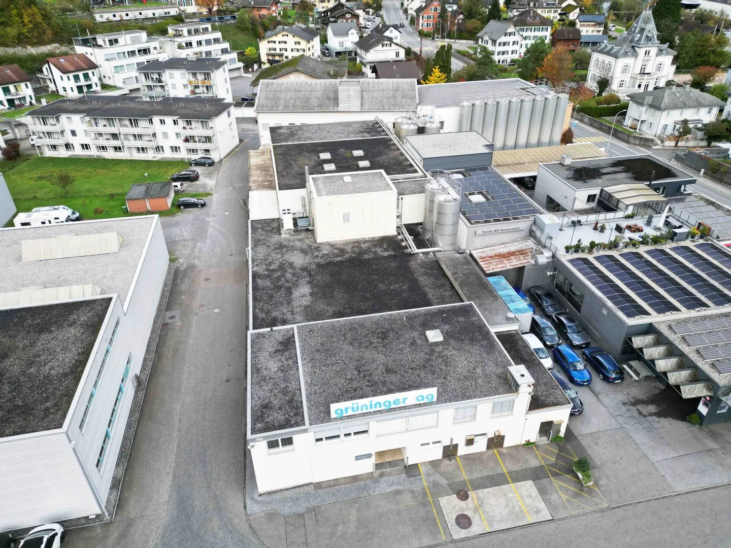 Edificio industriale e commerciale Sud a Mitlödi GL - Foto 1 di 12