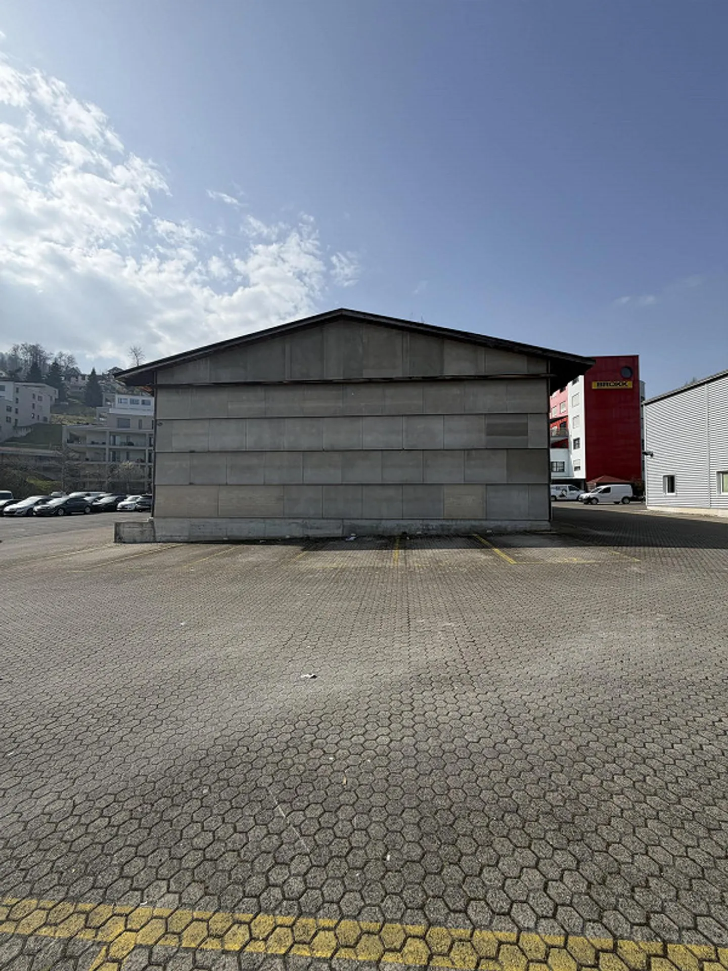 6 Aussenparkplätze - Foto 1 von 2