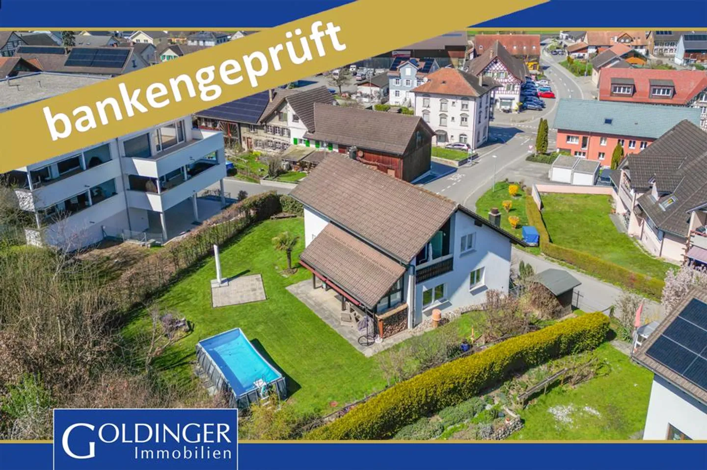 Family happiness with cozy garden - Photo 1 of 7