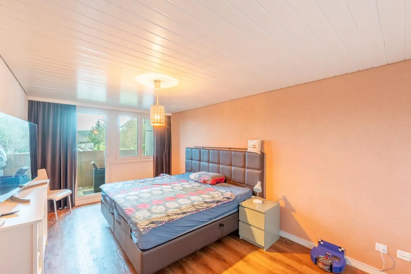 Family happiness with cozy garden - Photo 4 of 7