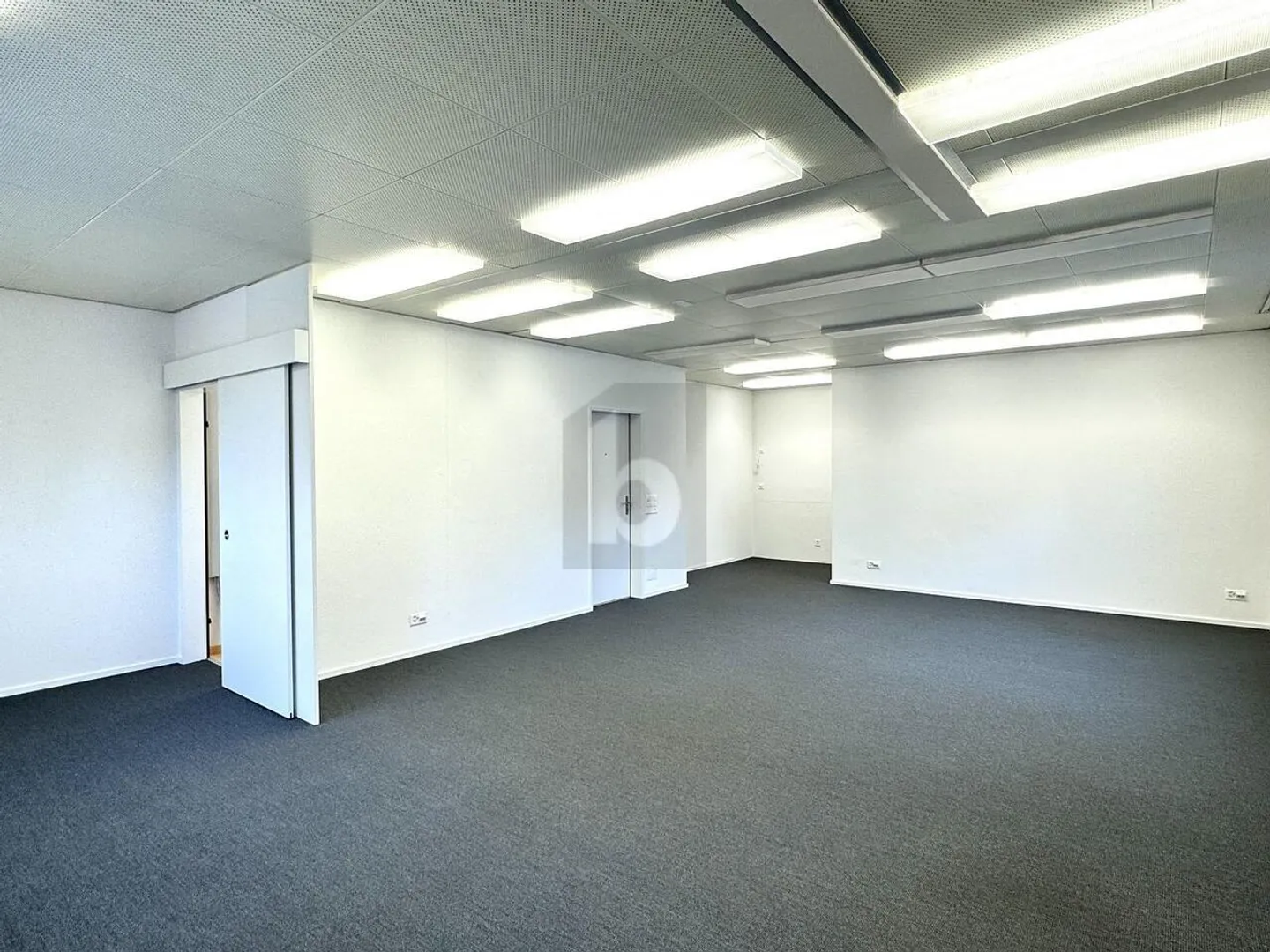 Modernes Büro in Eschenbach - Foto 2 von 6