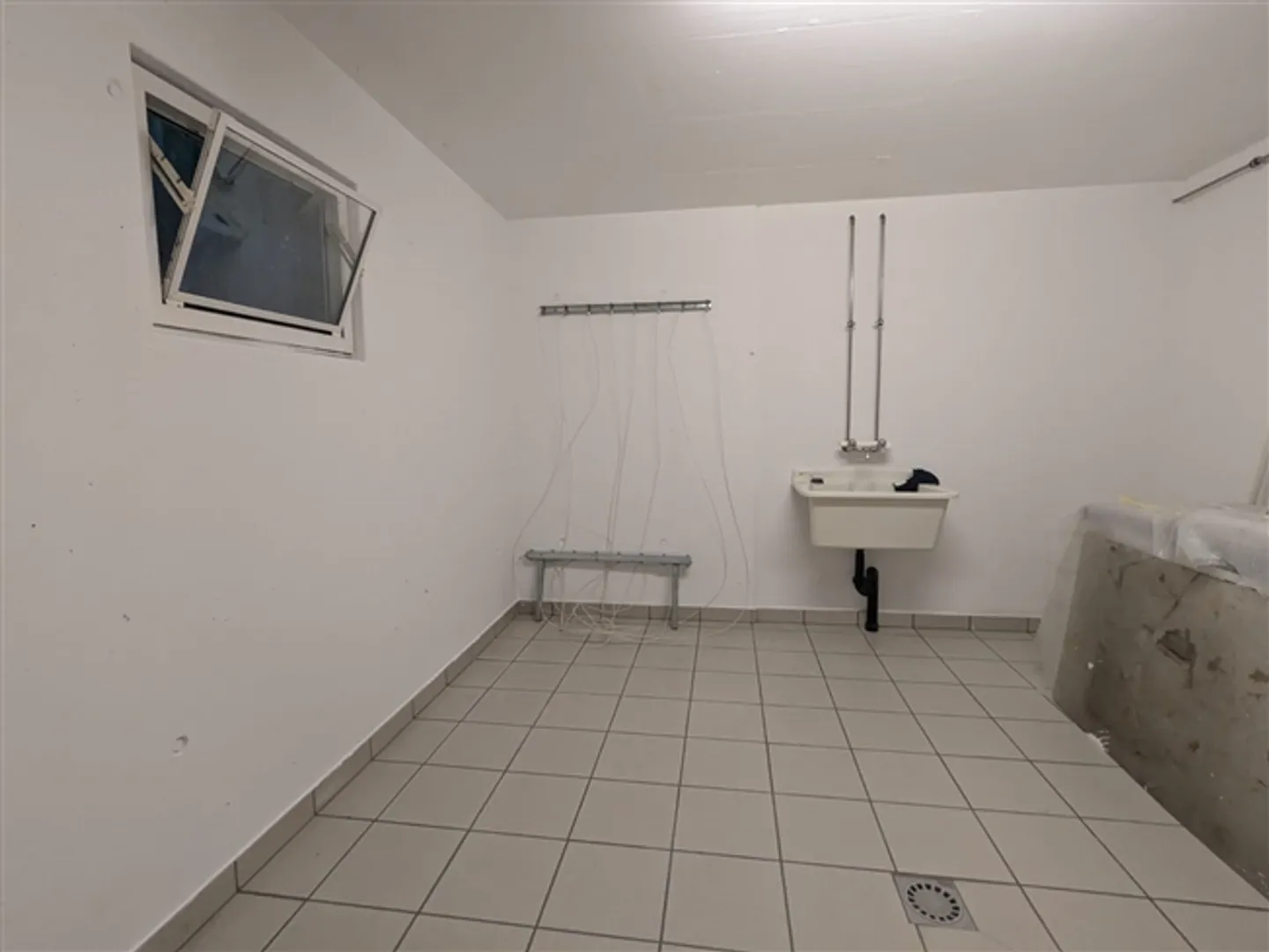 Stockage d'environ 16 m2 - Photo 3 sur 6