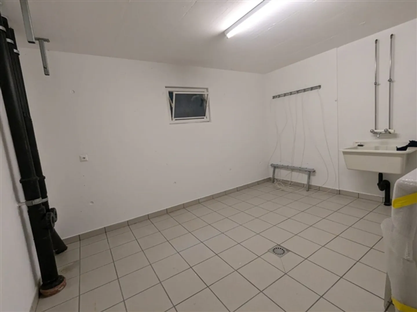 Stockage d'environ 16 m2 - Photo 6 sur 6