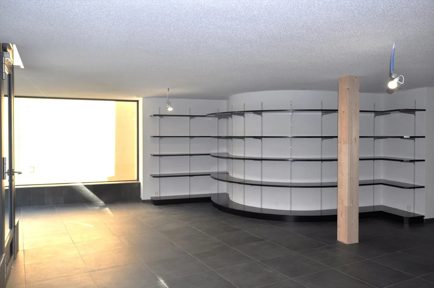 Commercial Space 1 Room - Photo 6 of 12
