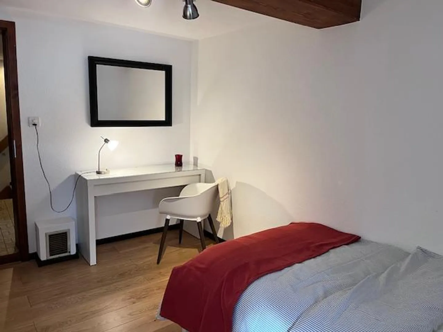 Möbliertes WG-Zimmer in Knonau - Photo 1 of 4