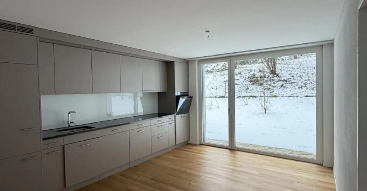 Charming 3.5 Room Apartment - Photo 2 of 8